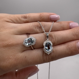 Aquamarine Ring in White Gold With Diamonds