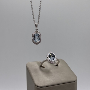 Aquamarine Ring in White Gold With Diamonds