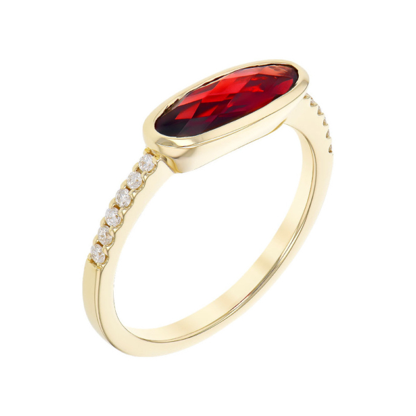 Garnet Ring in Yellow Gold With Diamonds