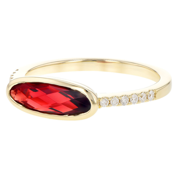 Garnet Ring in Yellow Gold With Diamonds