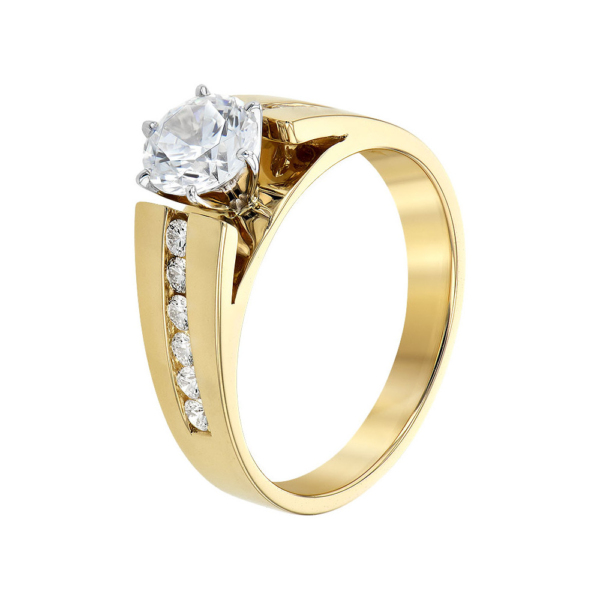 Semi Diamond ring in yellow Gold