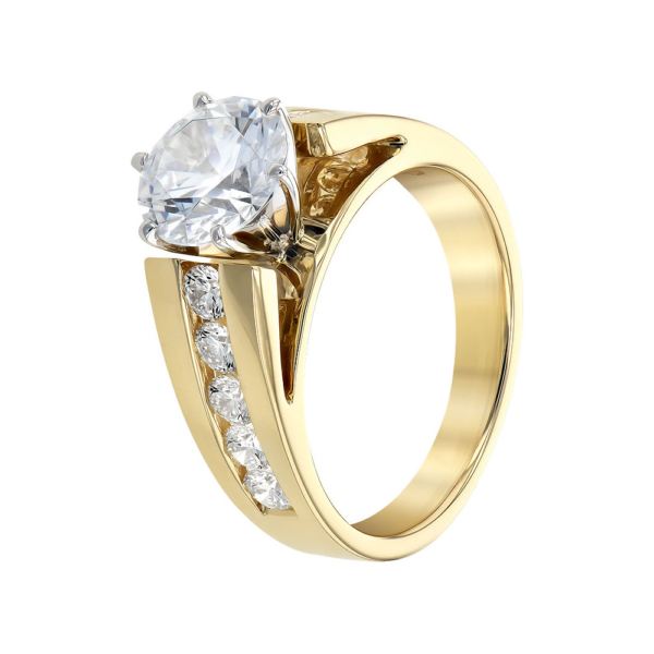 Semi Diamond ring in yellow Gold