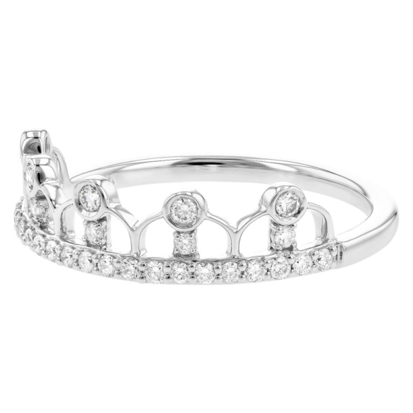 Crown shaped diamond ring