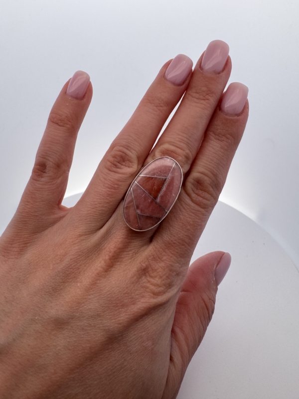 Embrace elegance with this Natural Rhodochrosite Ring, set in high-quality 925 sterling silver. The beautiful pink rhodochrosite gemstone radiates warmth and charm, making it a perfect piece for everyday wear or special occasions. Designed for both beauty and comfort, this ring sits effortlessly on the finger, offering a smooth and secure fit.