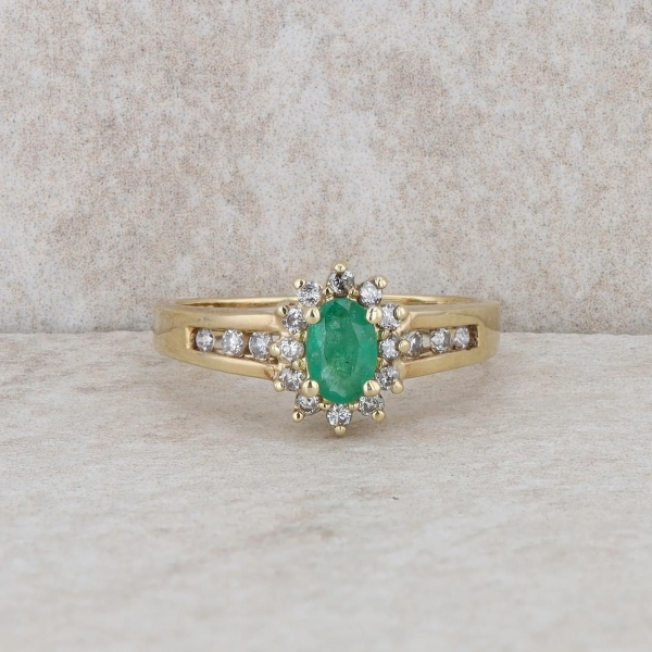 Oval Natural Emerald 0.22ct and 0.20 CT. T.W. Diamond Ring in 10K Gold - Image 6