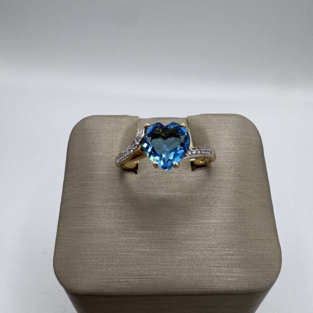 14k Yellow Gold Blue Heart Topaz 1.8ct With Dia 0.06 Ring