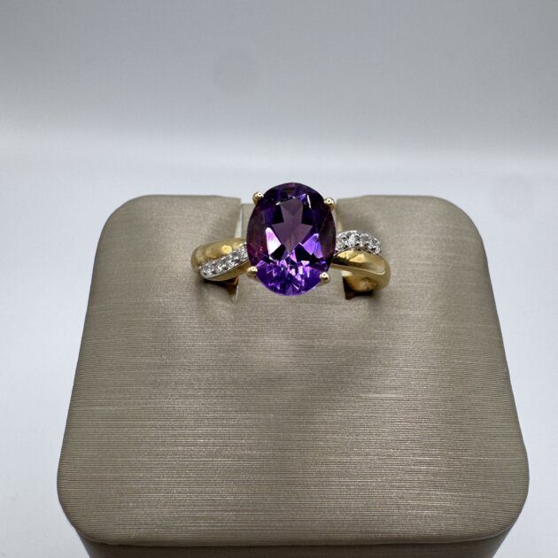14kt Yellow Gold Amethyst 1.84ct Diamond 0.09ctw Ring