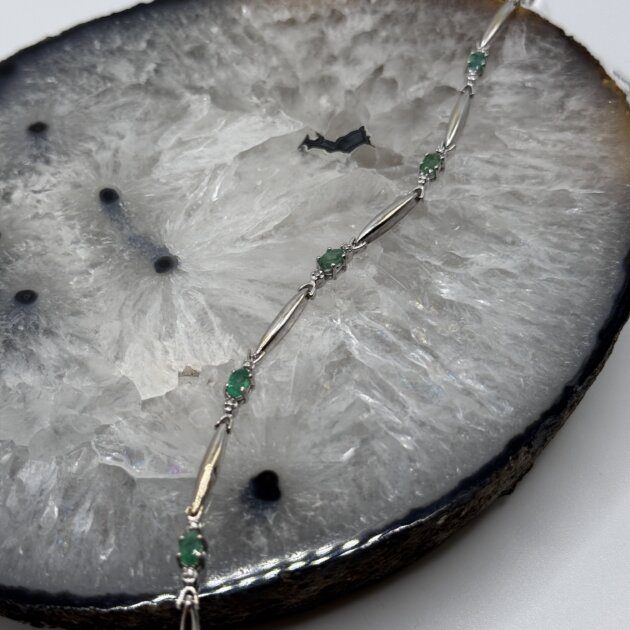 Beautiful 10K White Gold Emerald Bracelet