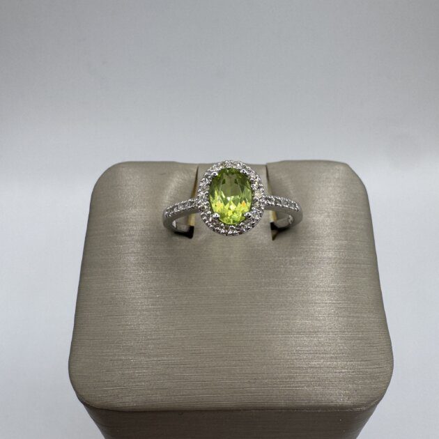 14kt White Gold Oval Cut Peridot 0.76ct Diamond 0.13ctw Ring