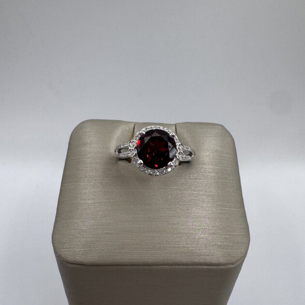 14kt White Gold Round Cut Garnet 2.2ct Diamond 0.11ctw Ring