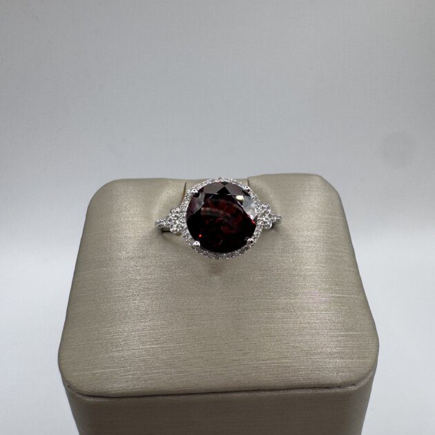 14kt White Gold Round Cut Garnet 3.07ct Diamond 0.11ctw Ring