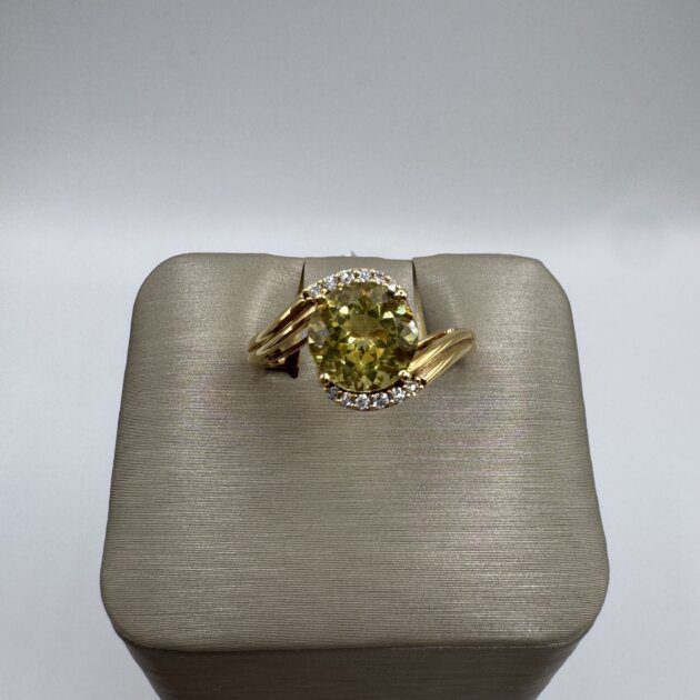 18kt Yellow Gold Round Cut Green Apatite 2.06ct Diamond 0.08ctw Ring