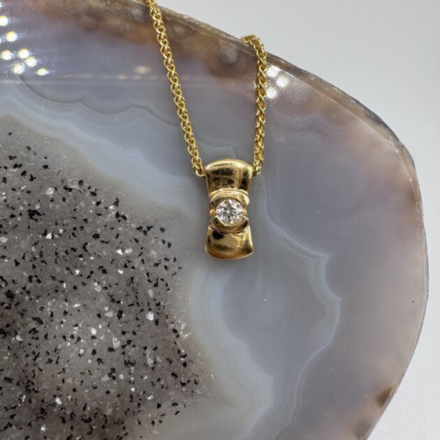 14K Yellow Gold Bow Pendant With Diamond 0.10tdw