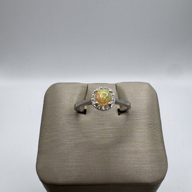 14K White Gold Ethiopian Opal 0.35ct and Dia 0.06ct Ring 7s