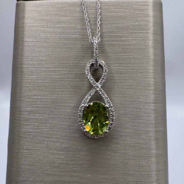 14K White Gold Peridot 1.4ct & Dia .25 Necklace 18"