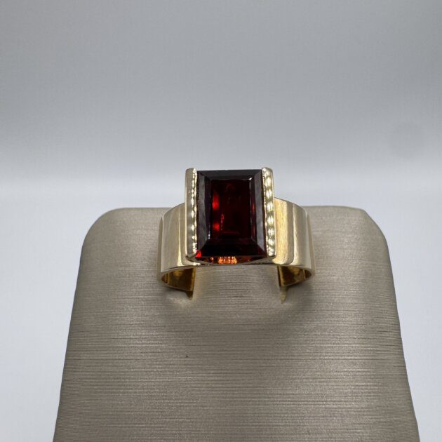 10K Yellow Gold Emerald Cut Garnet 2.45ct Ring 9