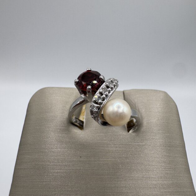 14k White Gold Pearl & Garnet With Dia Ring 6